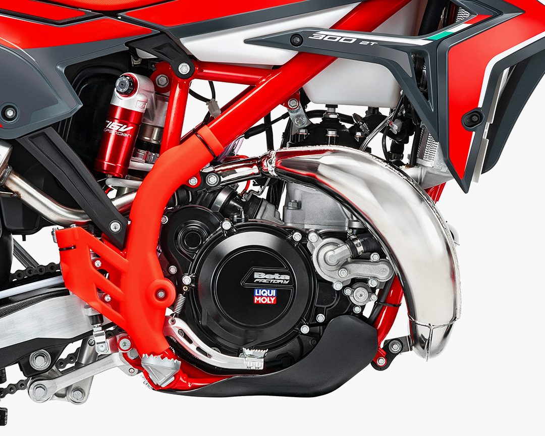 300 2-stroke: THE TORQUE THAT SIMPLIFIES ENDURO